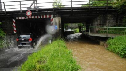 Bild: ge
Vor fast genau sechs Jahren stand die Erzhausbrücke bei einem Hochwasser wieder im Blickpunkt: Die Unterführung befindet sich an einer schwierigen Stelle mit mehreren sogenannten Zwangspunkten.