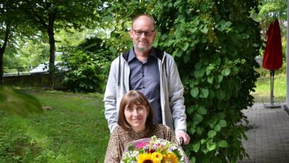 Bild: exb/Deutsche Multiple Sklerose Gesellschaft (DMSG) Landesverband Bayern e. V.
Pflegepreisträger Herbert Stich kümmert sich um seine Frau Sonja.