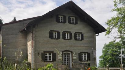 Bild: ws
Im Schutzhaus Silberhütte soll das "1. Europäische Natur-Verständnis-Zentrum" entstehen. Eine Mehrheit im Stadtrat befürchtet durch die Einstufung als Baudenkmal Hindernisse.