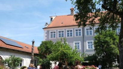 Bild: Peter Ringeisen/exb
Herrliches Wetter beim Fest der Decker-Schulen.