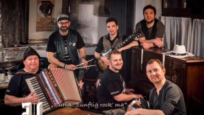 Bild: exb
Die „Urwaidler“ rocken die Handballer-Party am 26. Juli zum Auftakt des Turnierwochenendes.