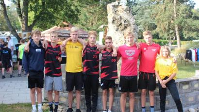 Bild: Maxine Edl
Mit acht Schwimmern nahm der SV Weiden an den Bayerischen Jahrgangsmeisterschaften im Juniorenbereich teil. Dabei sprangen vordere Platzierungen und respektable Zeiten heraus.