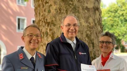 Bild: exb
Diözesangeschäftsführer Dr. Frank Becker, Robert Stich und Diözesanleiterin Adelheid Freifrau von Gemmingen-Hornberg beim Überreichen der Berufungsurkunde. (von links).