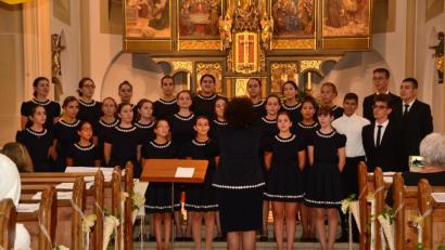Bild: bey
Der Kinderchor "Zwaninka", Pleven in Bulgarien gab dem Kirchenkonzert inder Stadtpfarrkiche St. Sigismund einen internatioanlen Flair.