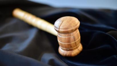 Bild: Uli Deck
Im Prozess gegen einen falschen Arzt wird das Landgericht Kassel heute voraussichtlich ein Urteil sprechen.