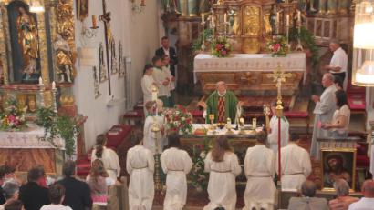 Bild: kro
Pfarrer Johann Hofmann bei seinem Abschiedsgottesdienst in der Pfarrei St. Michael in Schwarzenbach