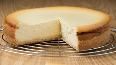 Bild: Symbolbild: Andrea Warnecke/dpa
Kulinarische Freuden in der Stadthalle Neustadt: Wolfgang Schlitter lädt am Sonntag, 4. August, zum "1. Neustädter Käsekuchenfestival". Der Wettbewerb beginnt um 14 Uhr - auch, wenn sich bisher niemand angemeldet hat.