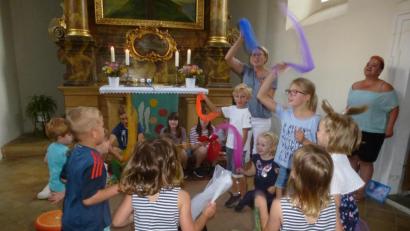 Bild: bk
Mehrfach Beifall erhielten die Thansüßer Kinder für ihre Darbietungen in der Kirche.