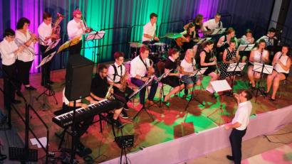Bild: do
Eine starke Vorstellung bietet das mächtige Schulorchester.