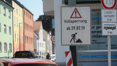 Bild: Gabi Schönberger
Die Sedanstraße ist bis 2. August voll gesperrt, auch der Verkehr auf der B470 ist eingeschränkt.