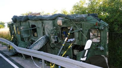 Bild: gf
Bei Atzmannsricht ist ein Striker-Radpanzer umgekippt.