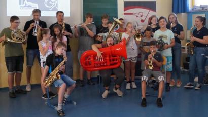 Bild: weu
Viel Spaß machte den Schülern das Musizieren mit den Profis der Stadtkapelle.