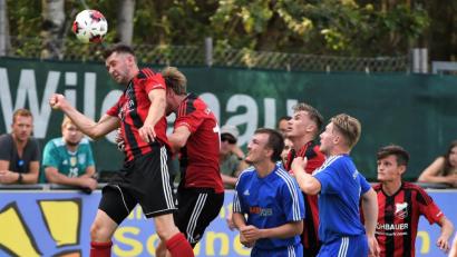 Bild: Büttner, Gerhard
Für die Kicker um Florian Stadler (beim Kopfball) vom SC Luhe-Wildenau steht am Freitag in Schirmitz das nächste Derby auf dem Programm.