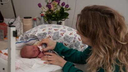 Bild: tr
Mutter und Baby auf der Geburtsstation in Tirschenreuth.
