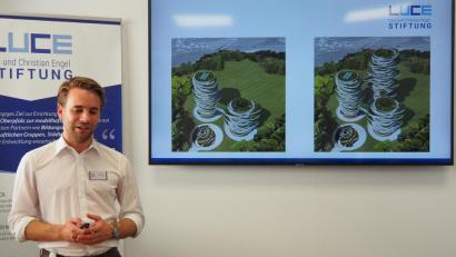 Bild: Bühner
So könnte die „Denkwelt Oberpfalz“ eines Tages aussehen, zeigt Severin Hirmer von der Luce-Stiftung.