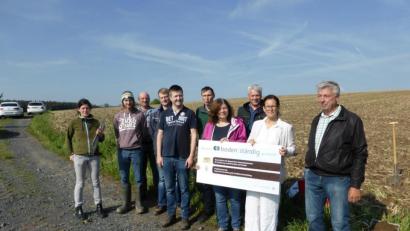 Bild: exb
Mit einem ersten Informationstag auf dem Feld wurde das "boden:ständig"-Projekt in Waldershof eingeleitet.