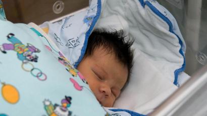 Bild: tr
Ein Baby auf der Geburtsstation in Tirschenreuth.