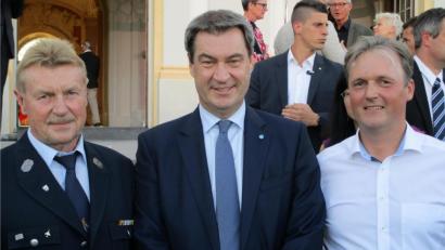 Bild: sön
Achim Hantke (links) und Christian Richthammer (rechts) mit dem bayerischen Ministerpräsidenten Markus Söder.
