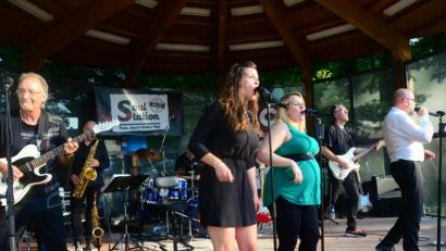 Bild: Kunz
Soul Station No. 10 begeistert auf der Serenadenbühne im Max-Reger-Park.