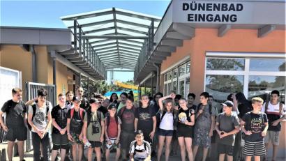 Bild: rgr
Die Klassen 6 bis 8 der Mittelschule Grafenwöhr besuchen bei ihrer Klassenfahrt den Monte Kaolino in Hirschau.