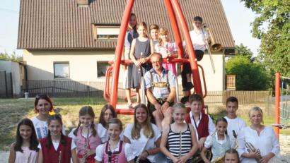 Bild: dob
Die Nachwuchsmusikanten der Jugendkapelle Roggenstein spielten bei einem Vorspielabend schon beeindruckend auf. Die Lehrkräfte hatten mit den Schülern wieder ganze Arbeit geleistet und die Eltern und Zuhörer mit ihrem Können schwer beeindruckt.
