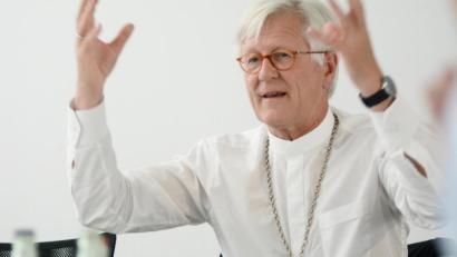 Bild: Gabi Schönberger
Der evangelische Landesbischof Heinrich Bedford-Strohm beim Redaktionsgespräch: 34 Fälle von Kirchenasyl mit 42 Personen gebe es gerade in der evangelischen Kirche in Bayern – „das ist absolut minimal“.