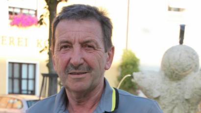 Bild: kro
Mehr als fünfzig Jahre spielte Hans Zölch für den FC Tirschenreuth aktiv Fußball. Nun ist endgültig Schluss, am Montag bestreitet der Wondreber sein Abschiedsspiel.