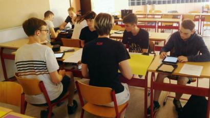 Bild: exb
Die Q11 des Johann-Andreas-Schmeller-Gymnasiums beschäftigte sich am Projekttag mit dem wichtigen Thema der erneuerbaren Energien.