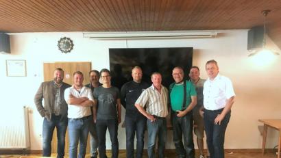 Bild: bkr
Dem Vorstand der neu gegründeten IWG gehören (von links) Adrian Scheitler, Florian Hösl, Uwe Engelbrecht, Daniel Haberkorn, Dr. Martin Reger, Ludwig Melzner, Wilhelm Klug, Patrick Krauß und Jürgen Kreuzer an.