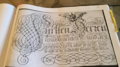 Bild: kmo
Ausschnitte aus Georg Heinrich Paritius' Schreibmeisterbuch in der Provinzialbibliothek Amberg.