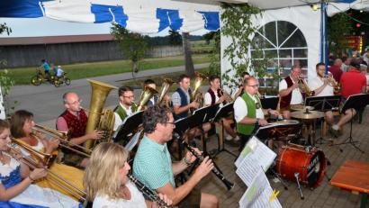Bild: fjo
Maßgeblichen Einfluss nimmt die eigenes zusammengestellte Blaskapelle auf den Erfolg des Sommernachtsfestes der Pfrentscher Feuerwehr.