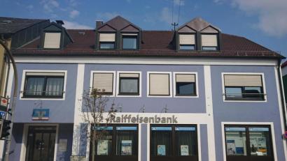 Bild: fjo
Ins Jahr 1976 datiert das Filialgebäude der Raiffeisenbank in der Hauptstraße zurück. Die Gründung hingegen reicht bis ins vorige Jahrhundert zurück.