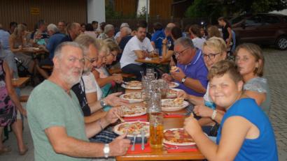 Bild: slh
Den Pizzaabend genossen auch viele auswärtige Gäste und Urlauber.