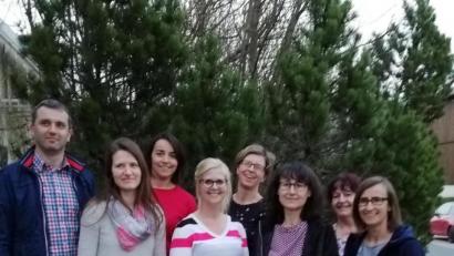 Bild: fra
Die alten und neuen Vorstandsmitglieder des Vereins "Hängematte": (von links) Manfred Brütting, Birgit Brütting, Andrea Schweiger, Linda Törnkvist, Carmen Kräml, Gudrun Pittner, Gabi Fraunholz und Martina Schramm.