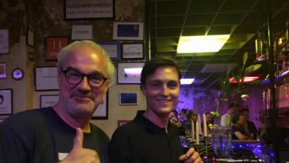 Bild: we
Paul und ich beim Platten auflegen im Neuen Linda in Weiden.