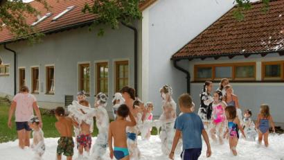 Bild: fla
Darauf haben die Kinder den ganzen Nachmittag gewartet - Schaumparty!