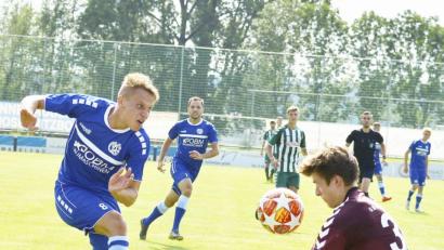 Bild: Ziegler
Wenn nur der Torwart nicht im Weg stünde: Dominik Haller (links) scheitert am Großbardorfer Keeper Julian Schneider (rechts). Jetzt bietet sich die Gelegenheit gegen den 1. FC Sand, es besser zu machen.