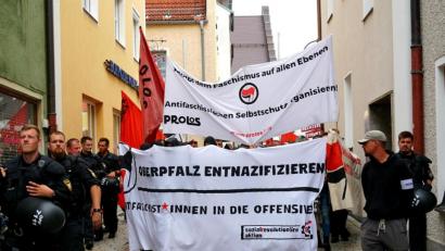 Bild: Christopher Dotzler
Die Demonstranten zogen am Samstag, begleitet von einem großen Polizeiaufgebot, durch die Stadt.