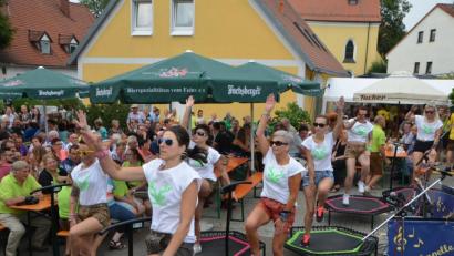 Bild: dob
Die "Crazy Jumpers" brachten viel Schwung mit ihrer Hip-Hop-Show nach Waldau.