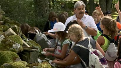 Bild: cr
Mit großer Neugierde sahen sich die Viertklässler in Paulusbrunn um.
