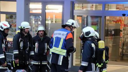 Bild: jma
Viele Einsatzkräfte rückten zur Norma in der Neuen Amberger Straße aus.