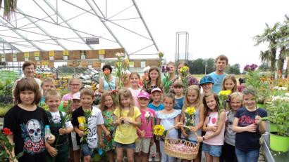 Bild: ksi
Die Mädchen und Buben hatten bei ihrem Besuch in der Gärtnerei viel Spaß.