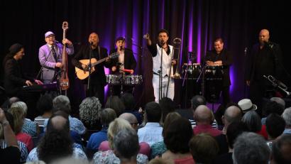 Bild: Petra Hartl
Mit feurigem Temperament, heißen Rhythmen und schmelzenden Tönen überzeugten die Musiker von Conexion Cubana beim Sommerfestival.