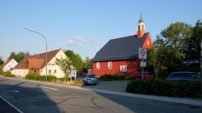 Bild: do
Die Neugestaltung des Kirchenumfeldes hat auch Auswirkungen auf die Martin-Luther-Straße. Der Findungsprozess besonders zur Frage eines verkehrsberuhigten Bereiches ist für das Stadtratsgremium noch nicht abgeschlossen.