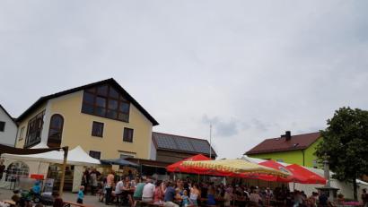 Bild: gi
Das Dorffest in Etzgersrieth war ein besonderes Ereignis trotz der Veranstaltungen in der Umgebung.