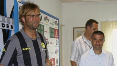 Bild: eg
Zwei zufriedene Trainer nach der Pressekonferenz: Dortmunds Coach Jürgen Klopp (links) war mit dem 3:1-Sieg seines Teams einverstanden, Gino Lettieri auf Weidener Seite mit der Leistung seiner Spieler.