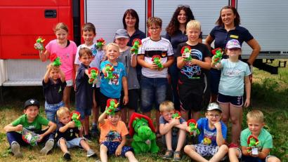 Bild: FFW Bärnau/exb
Zur Gründung der Bärnauer Kinderfeuerwehr-Gruppe „Feuerflitzer“ kamen 15 Kinder.