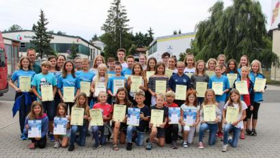 Bild: exb
Bei der Saisonabschlussfeier würdigt der SV 08 Auerbach die Leistungen seiner Schwimmer.