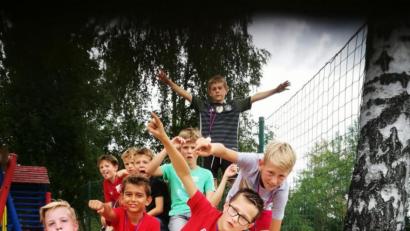 Bild: hai
Für die einen war der die Motorhaube des Lada bei der Balla-Balla-Party eine Theke, für die Kinder an den Folgetagen ein Spielplatz.