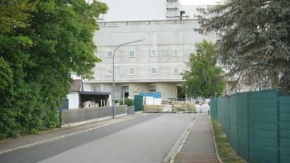 Bild: nib
Die Siemensstraße endet als Sackgasse. Die Wendemöglichkeiten sind sehr eingeschränkt. Die beabsichtigte Einziehung der Straße auf einer Länge von 27 Meter wurde zurückgestellt.